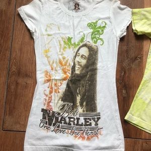 Bob Marley one love one heart t-shirt small